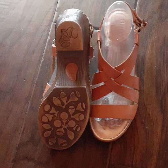 Excellent Condition Sandals - Picture 4 of 14